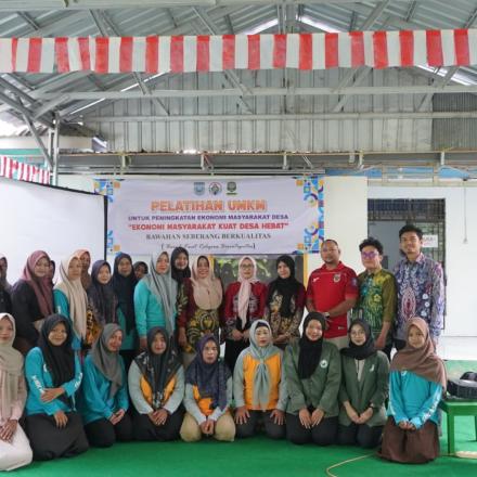 PELATIHAN UMKM PENINGKATAN EKONOMI MASYARAKAT DESA BERSAMA UNIVERSITAS BORNEO LESTARI